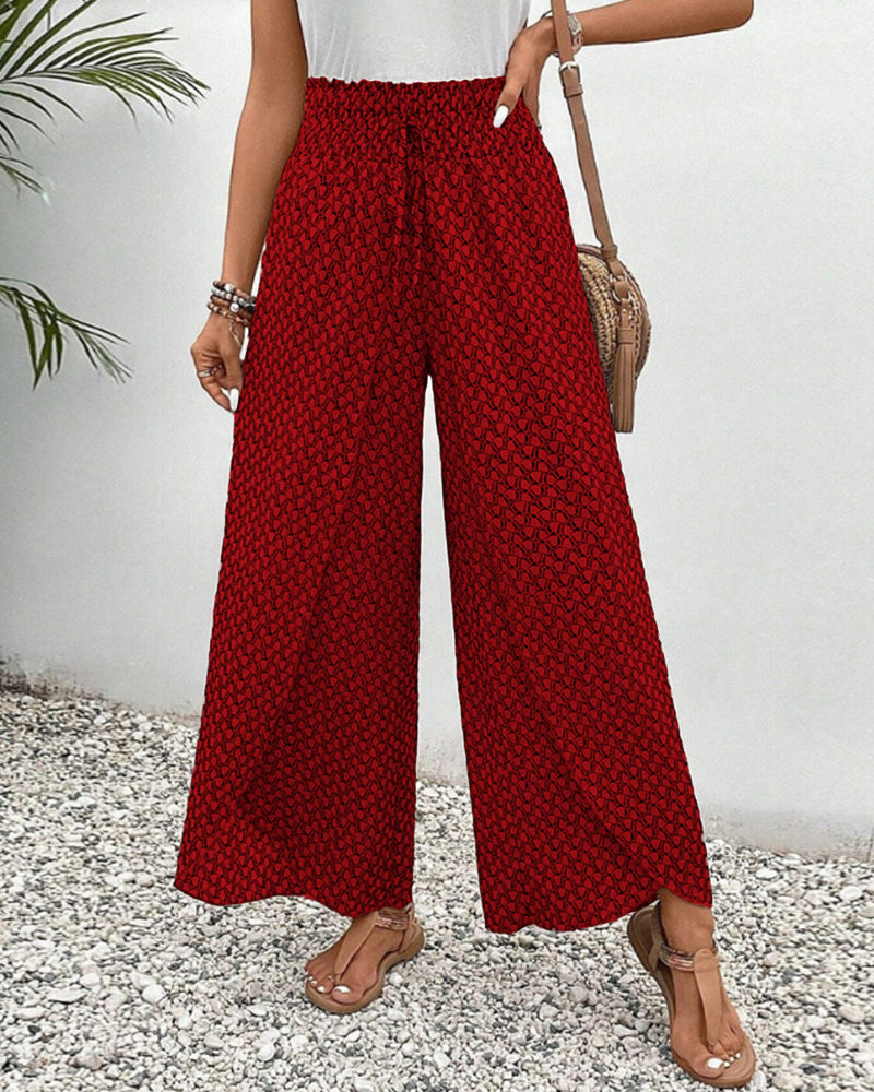 Damenhose in Rot mit geometrischem Muster, weites Bein, elastischer Bund. Perfekt für Sommermode, lässiger Stil, bequem und stilvoll.