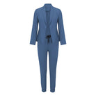 Damen-Jogginganzug in Blau, bestehend aus Jacke und Hose, ideal für Freizeit und Sport. Bequeme Passform, modisch und vielseitig einsetzbar.