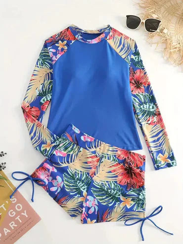 Bunter Badeanzug mit tropischem Blumenmuster, langärmlig, ideal für Strand und Sommer. Perfekt für stilvolle und bequeme Badebekleidung.