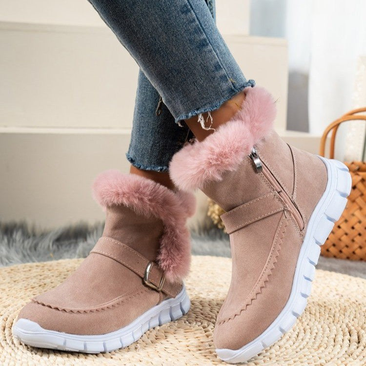 Damen-Winterstiefel mit rosa Kunstfell, Reißverschluss und Schnalle, rutschfeste weiße Sohle. Modische, warme Schuhe für kalte Tage.
