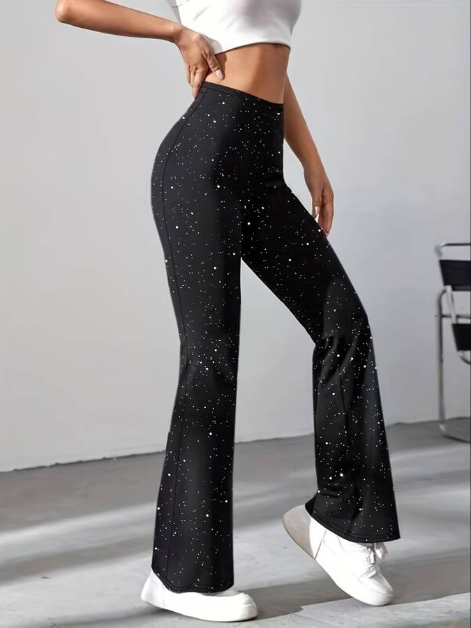 Damenhose mit Sternenmuster, schwarz, ausgestellter Schnitt, ideal für Freizeit und Fitness. Bequeme Passform, trendiges Design, hohe Taille.