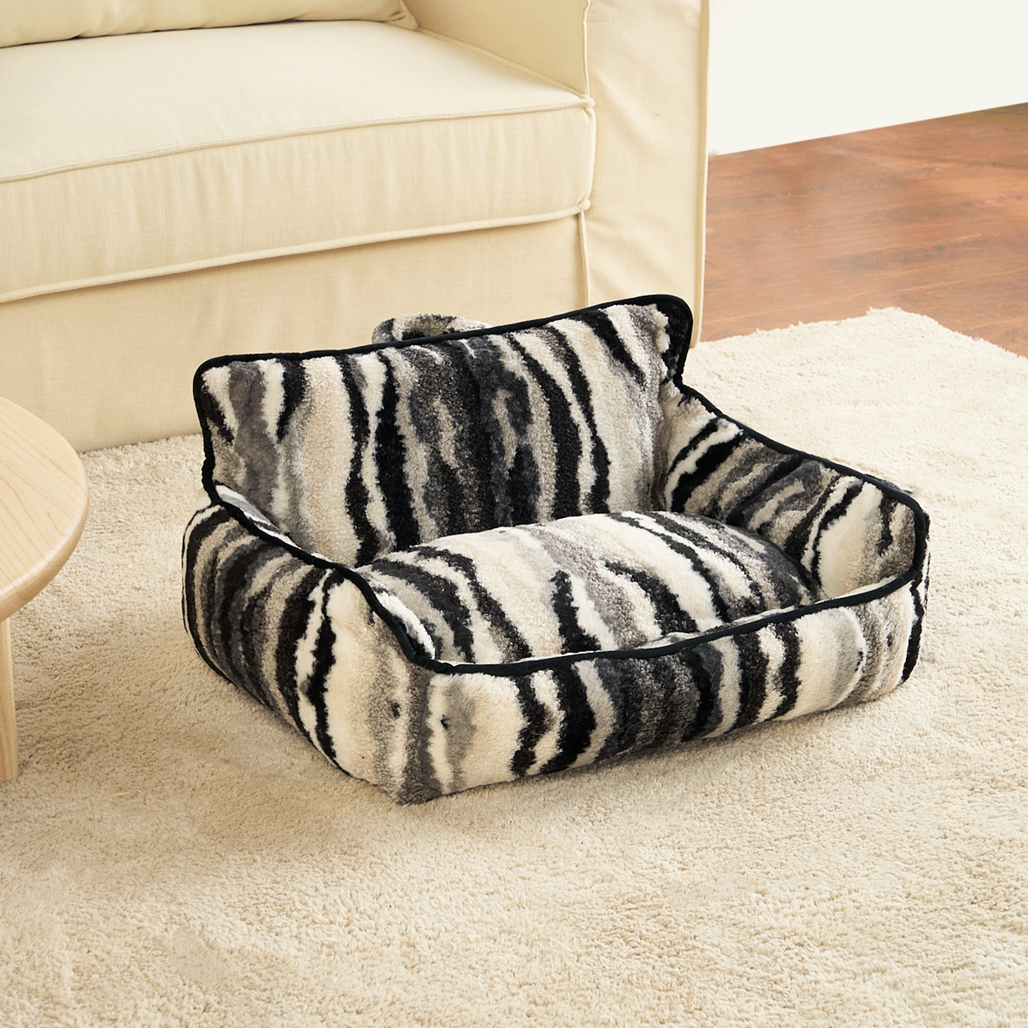Zebra-Muster Haustiersofa, schwarz-weiß, flauschig, bequem, modernes Design, Wohnzimmer.