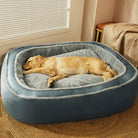 Orthopädisches Hundebett, warm, tief, blau, für erholsamen Schlaf, gemütlich, Hund schläft.
