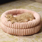 Rundes Katzenbett aus Samt, Kunstfell, warm, beige, für Haustiere, gemütlich, luxuriös.