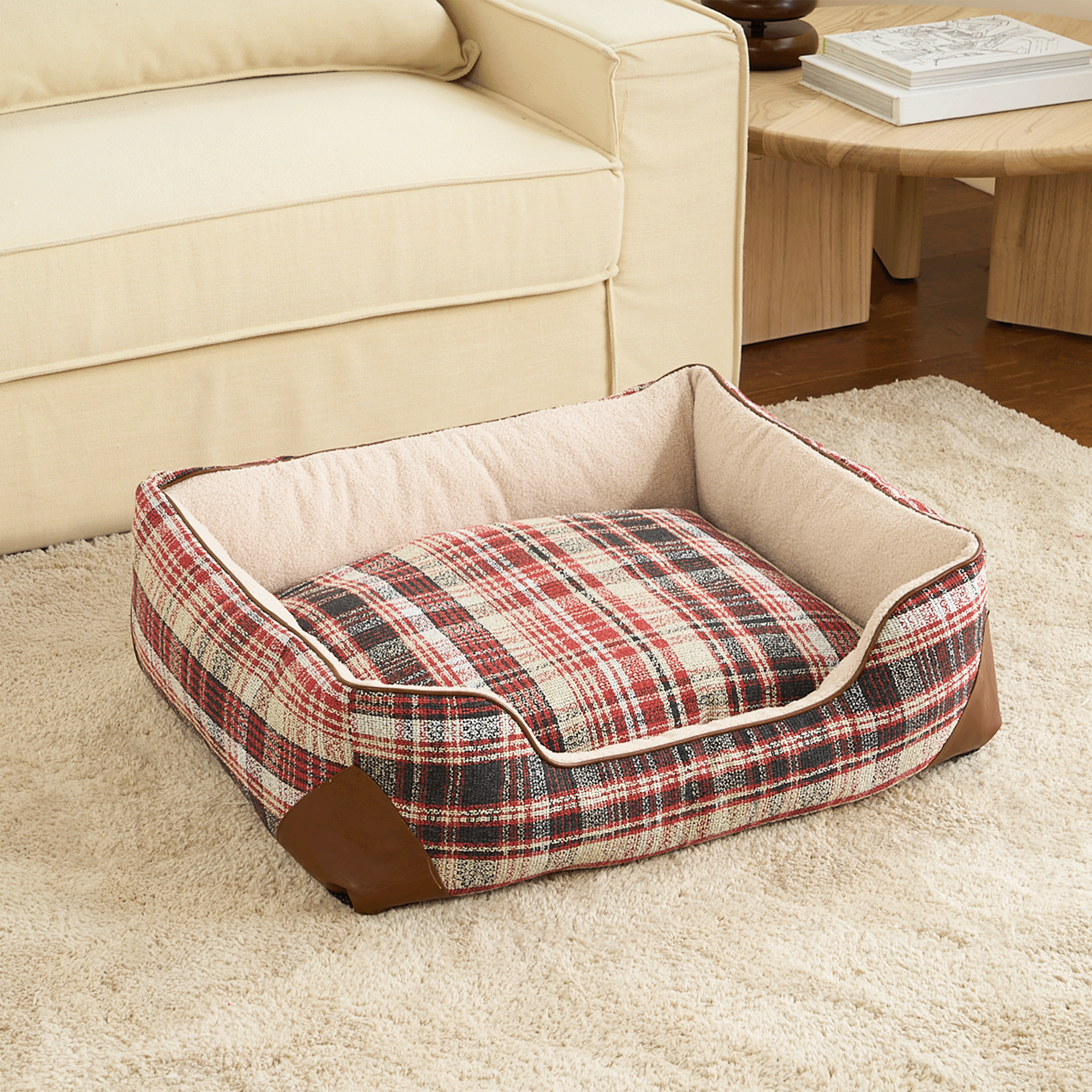 Rustikales kariertes Hundebett, rot-beige, weiches Material, gemütlich, für kleine Haustiere.