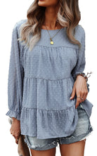 Damenbluse in Hellblau mit Punktmuster, lockerer Schnitt, lange Ärmel. Perfekt für Freizeitmode, Sommeroutfits, stilvolle Damenbekleidung.