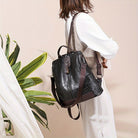 Elegante schwarze Ledertasche, vielseitig als Rucksack oder Umhängetasche tragbar. Perfekt für Damenmode, stilvoll und funktional.