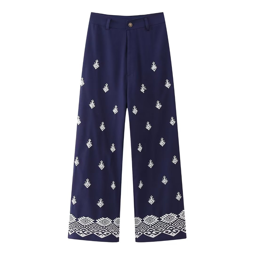Dunkelblaue Damenhose mit weißem Ethno-Muster, weites Bein, elegantes Design. Perfekt für modische Outfits und stilvolle Anlässe.