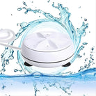 Weißer Mini-Waschmaschine, tragbar, rund, mit Wasserhintergrund, ideal für Reisen.