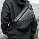 Schwarze Umhängetasche aus Leder, modern, wasserdicht, für Herren, urbaner Stil.