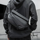 Schwarze Umhängetasche aus Leder, modern, wasserdicht, für Herren, urbaner Stil.