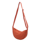 Orange Umhängetasche aus Stoff, verstellbarer Riemen, modisches Accessoire für Damen.