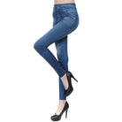 Damen-Jeans in Blau, Skinny-Fit, hohe Taille, elastisch, modisch, ideal für Freizeit und Alltag, kombiniert mit schwarzen High Heels.