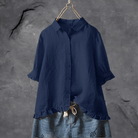 Dunkelblaues Leinenhemd für Damen, langärmelig, mit Rüschen, lässiger Stil.