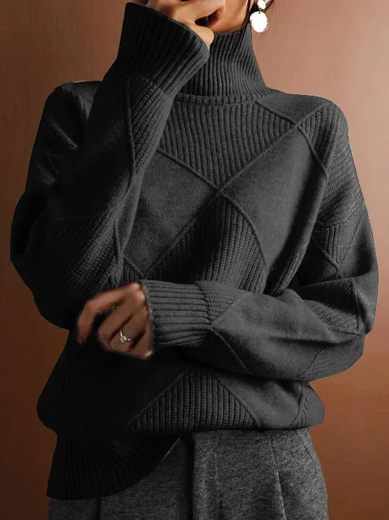 Dunkelgrauer Strickpullover mit Rollkragen, geometrischem Muster und langen Ärmeln. Perfekt für Herbstmode und gemütliche Winteroutfits.