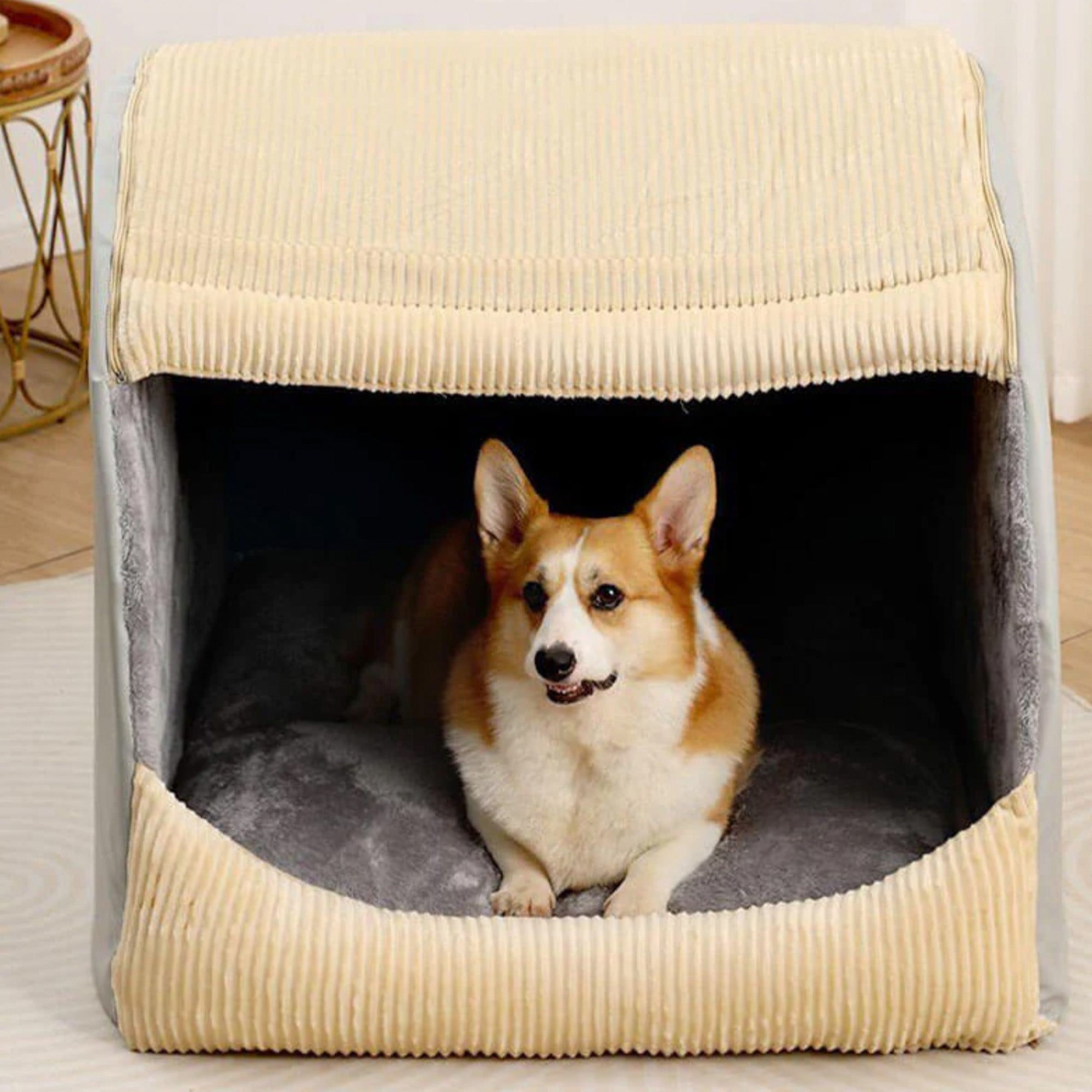 Großes, abnehmbares, halbgeschlossenes Hundebett aus warmem Flanell mit Corgi im Inneren.