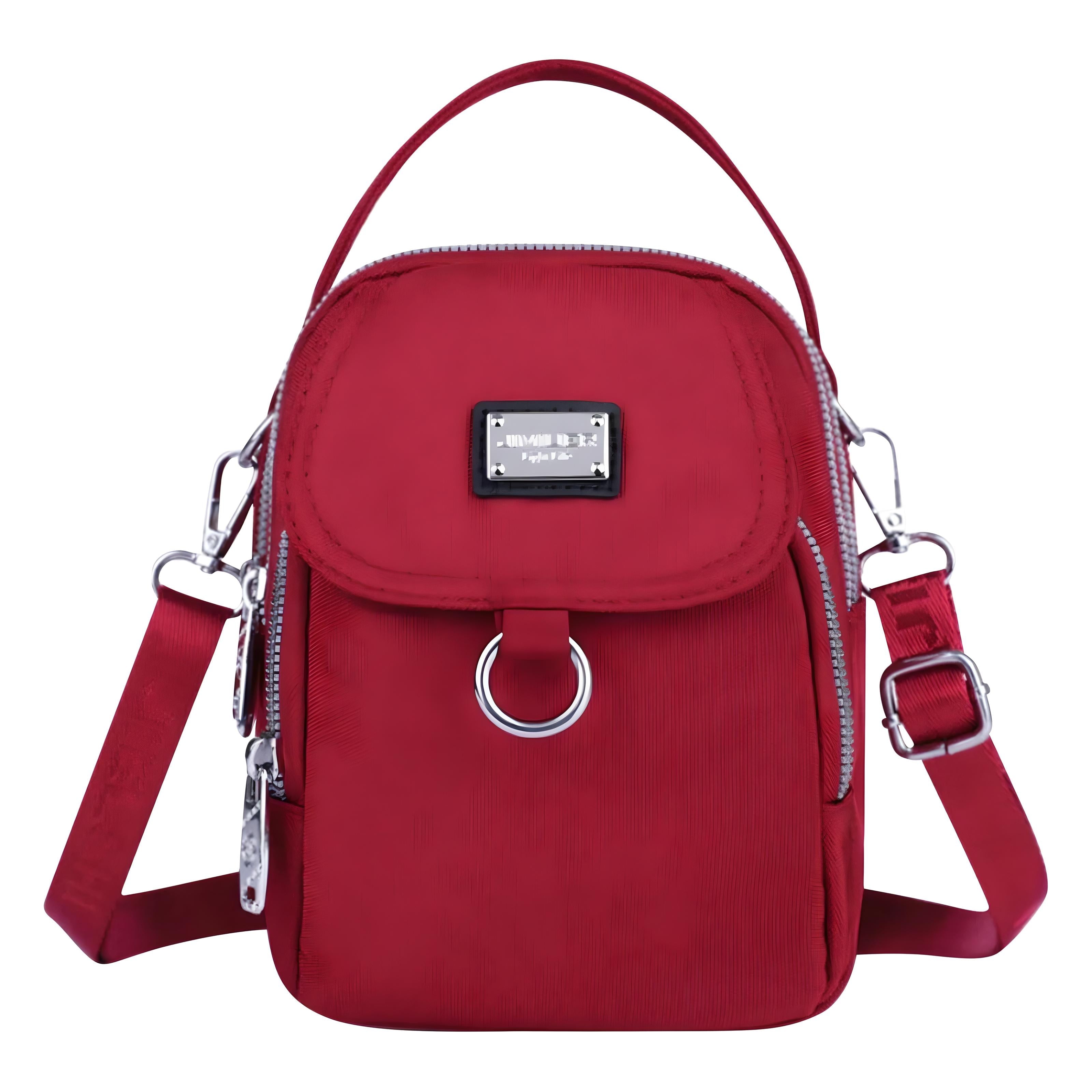 Rote Umhängetasche aus Nylon mit Reißverschluss, verstellbarem Gurt und Metallakzenten.