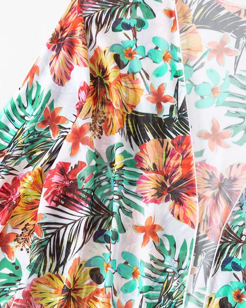 Bunter tropischer Stoff mit Blumenmuster, ideal für Sommermode und Dekoration.