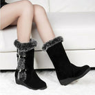 Damen Winterstiefel mit Kunstfell, schwarz, Keilabsatz. Modische, warme Stiefel für kalte Tage. Perfekt für Wintermode und Outdoor-Aktivitäten.