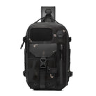 Schwarzer Camouflage-Rucksack, wasserdicht, mit mehreren Fächern, ideal für Outdoor-Aktivitäten.