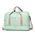 Mintgrüne Reisetasche mit rosa Trägern, geräumig, ideal für Reisen, stilvolles Design.