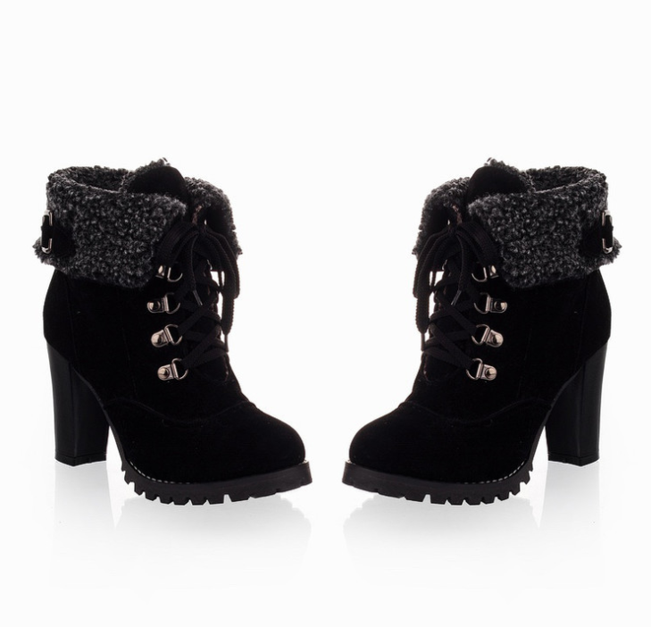Schwarze Damenstiefeletten mit Absatz, Schnürung und gefüttertem Schaft. Perfekt für Herbstmode, stilvolle und warme Winterstiefel.
