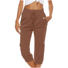 Damen Caprihose in Braun, lässig und bequem, mit Kordelzug und Taschen. Perfekt für Freizeit und Sport. Modische Sommerbekleidung.