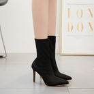 Schwarze Stiefeletten mit spitzem Absatz, elegantes Design, ideal für Damenmode, stilvolle Schuhe, perfekt für Herbst- und Winteroutfits.