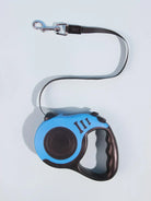 Blau-schwarze Hundeleine, einziehbar, ergonomischer Griff, robustes Nylonband.