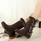 Damen-Winterstiefel aus braunem Wildleder mit Kunstfellbesatz und Schnallen, rutschfeste Sohle, modisch und warm, ideal für kalte Tage.
