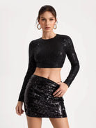 Funkelndes schwarzes Pailletten-Kleid, langärmelig, figurbetont, ideal für Partys und Abendveranstaltungen. Elegantes Design, glamouröser Look.