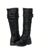 Schwarze Damenstiefel aus Lederimitat, kniehoch mit Schnürung und Schnallen. Modische, robuste Stiefel für Herbst und Winter.