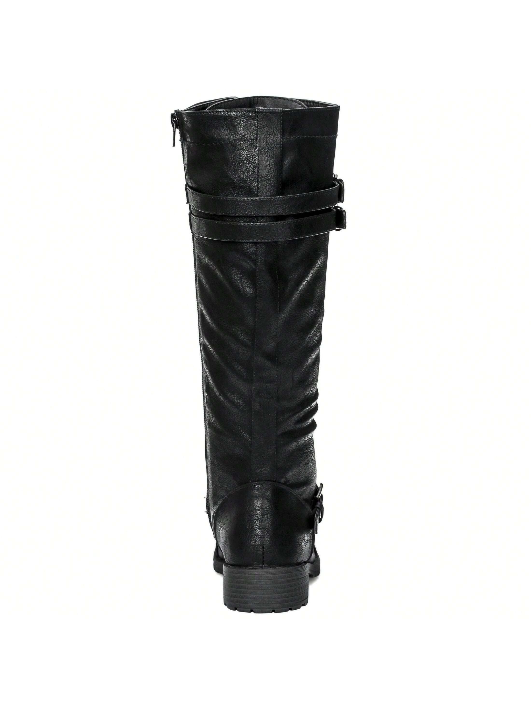 Schwarzer Damenstiefel aus Lederimitat, kniehoch, mit Schnallen und Reißverschluss. Modischer Herbst-Winter-Schuh, robust und stilvoll.