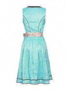 Elegantes, ärmelloses, blaues Kleid mit floralen Mustern und Taillenband. Perfekt für Sommermode, Damenbekleidung, festliche Anlässe.