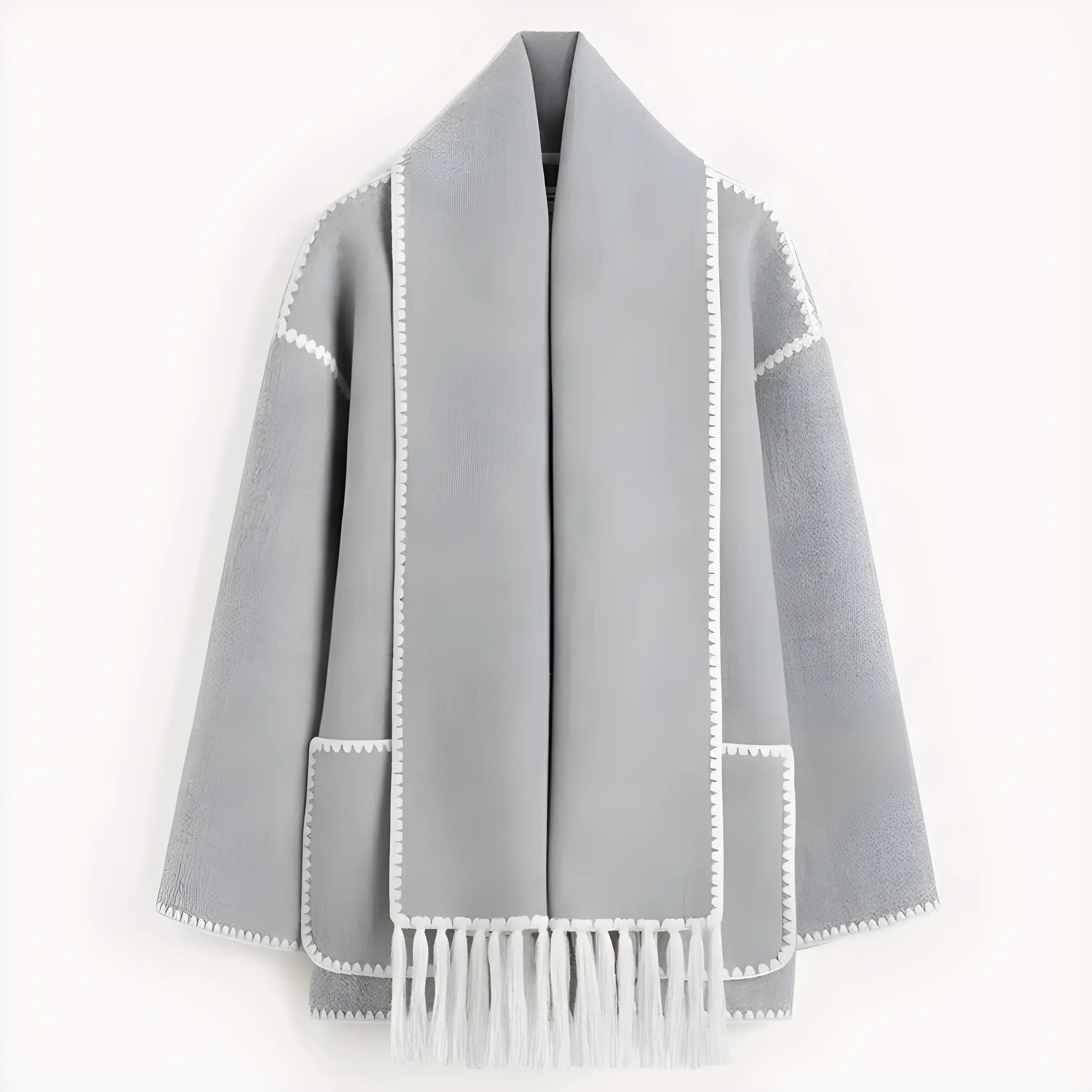 Grauer Mantel mit Fransen, elegantes Design, hochwertige Verarbeitung, modische Damenbekleidung, ideal für Herbst und Winter.