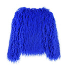 Blaue Kunstpelzjacke, flauschig und modisch, ideal für trendige Winteroutfits. Perfekt für stilvolle Akzente und warme Eleganz.