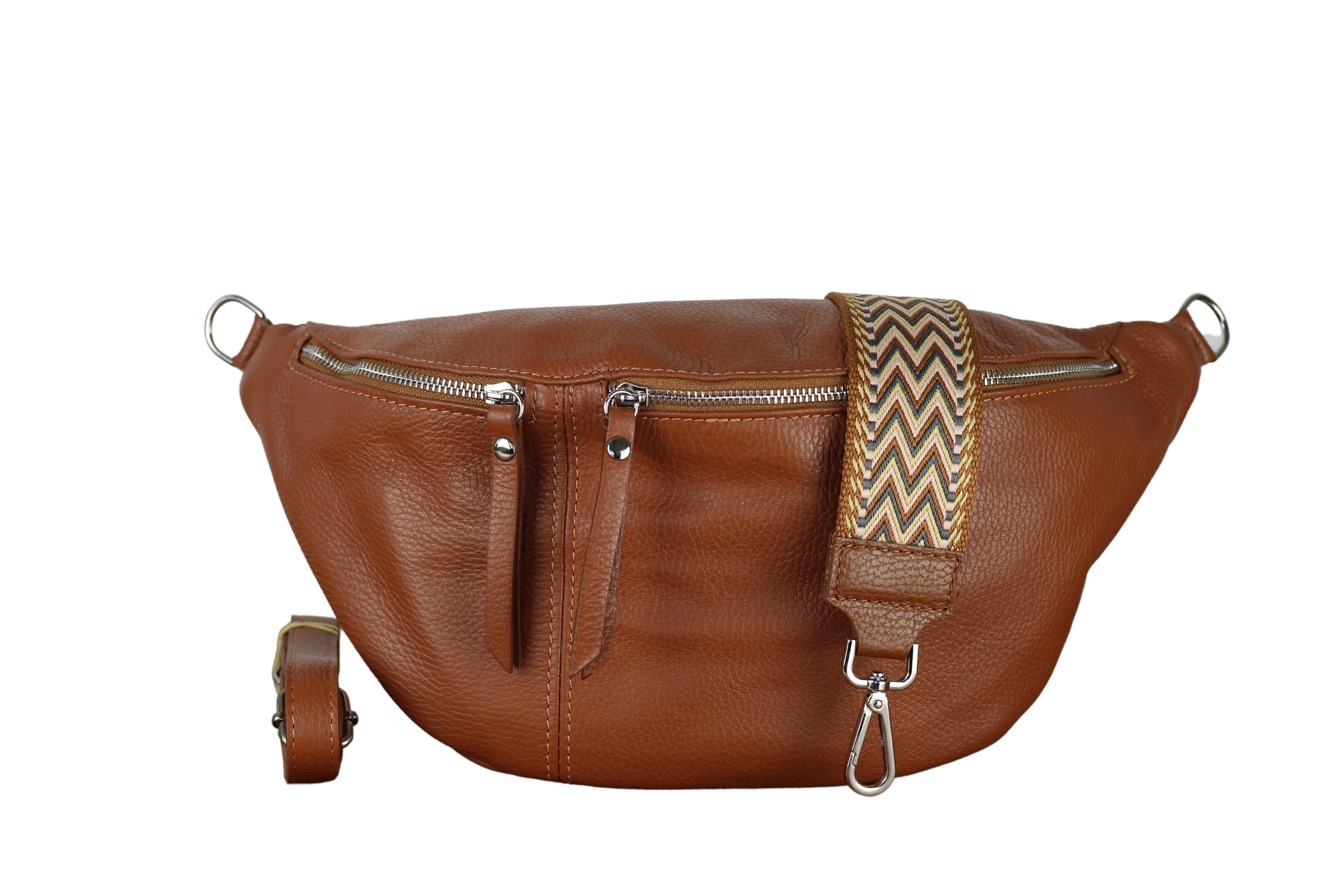 Braune Leder-Bauchtasche mit Reißverschlüssen und verstellbarem, gemustertem Schultergurt. Modisch, praktisch, ideal für unterwegs.