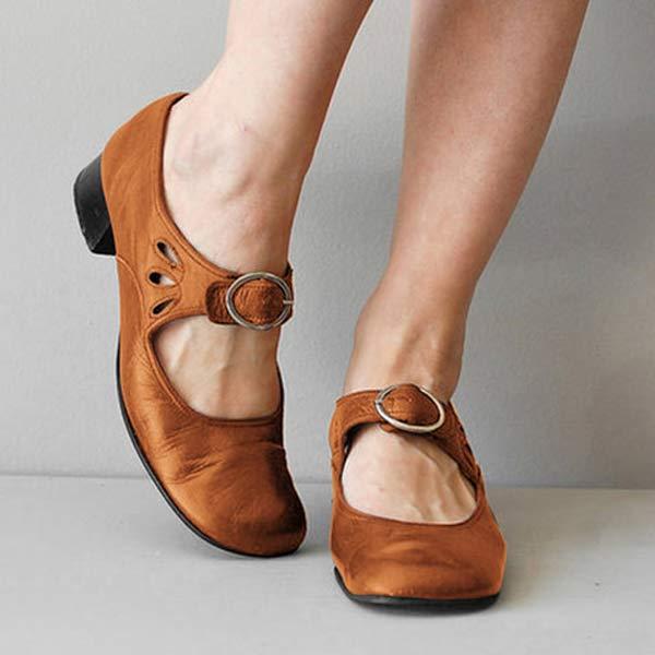 Damen Mary Jane Schuhe in Braun mit Schnalle, bequemem Blockabsatz und elegantem Design. Perfekt für Alltag und Büro. Vintage-Stil, Lederoptik.