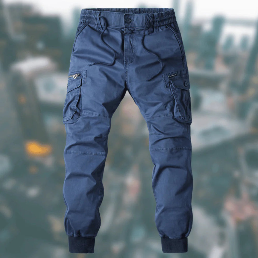 Blaue Cargo-Hose für Herren, Baumwolle, mit Taschen, lässiger Stil, urbanes Design.