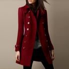 Eleganter roter Damenmantel mit doppelreihiger Knopfleiste, ideal für Herbstmode. Stilvoller Wollmantel, perfekt für kühle Tage.