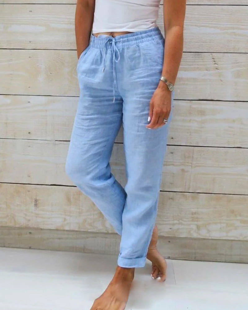 Damen Leinenhose hellblau, lässig, bequem, mit Kordelzug, ideal für Sommermode.