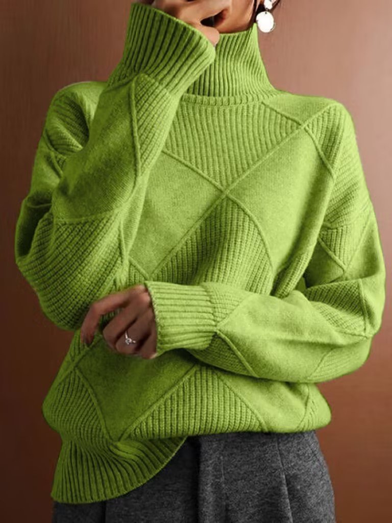 Grüner Strickpullover mit Rollkragen, geometrischem Muster und langen Ärmeln. Modischer Damenpullover, ideal für Herbst und Winter.