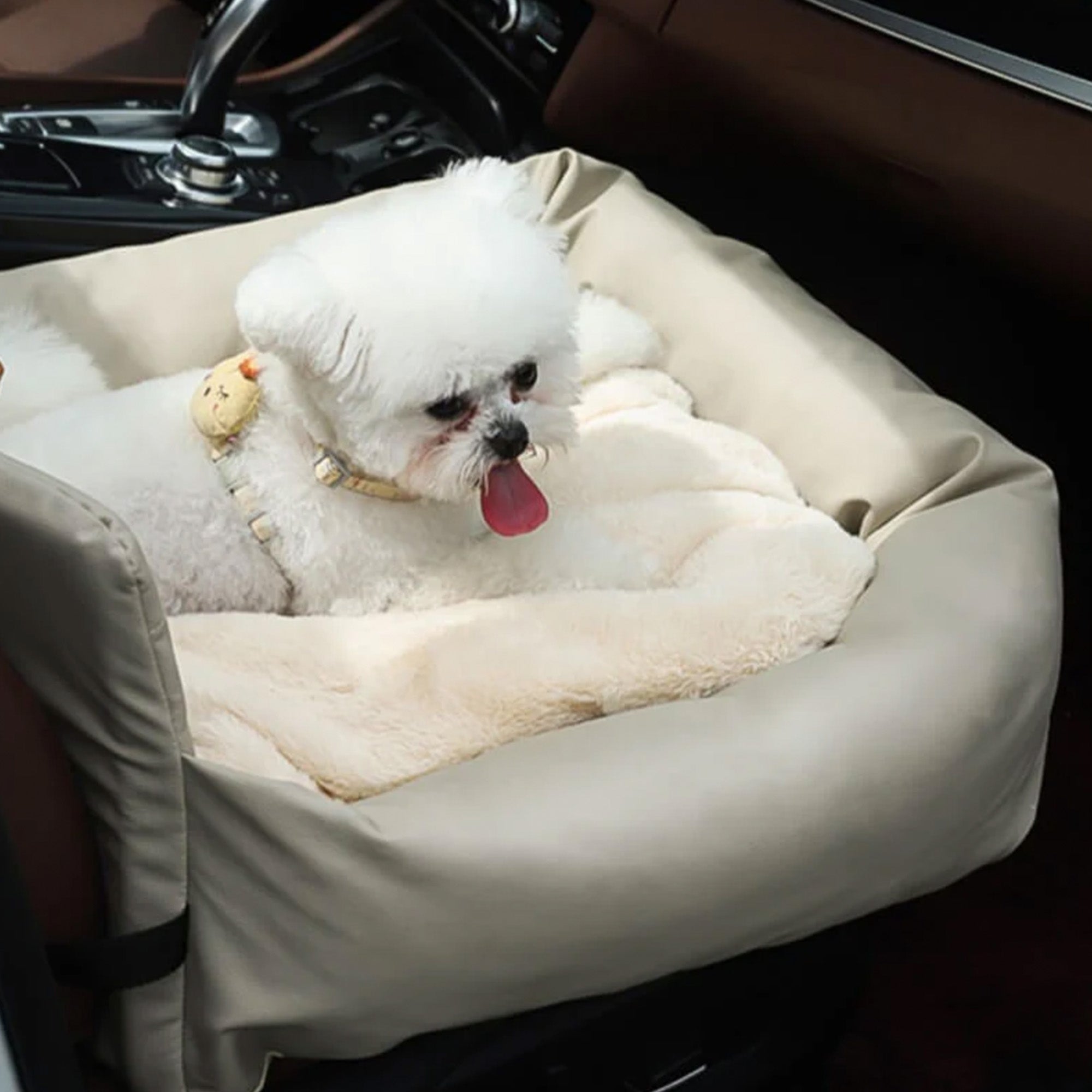 Wasserdichtes Kunstleder Hundesitzbett im Auto, beige, für sicheres Fahren.