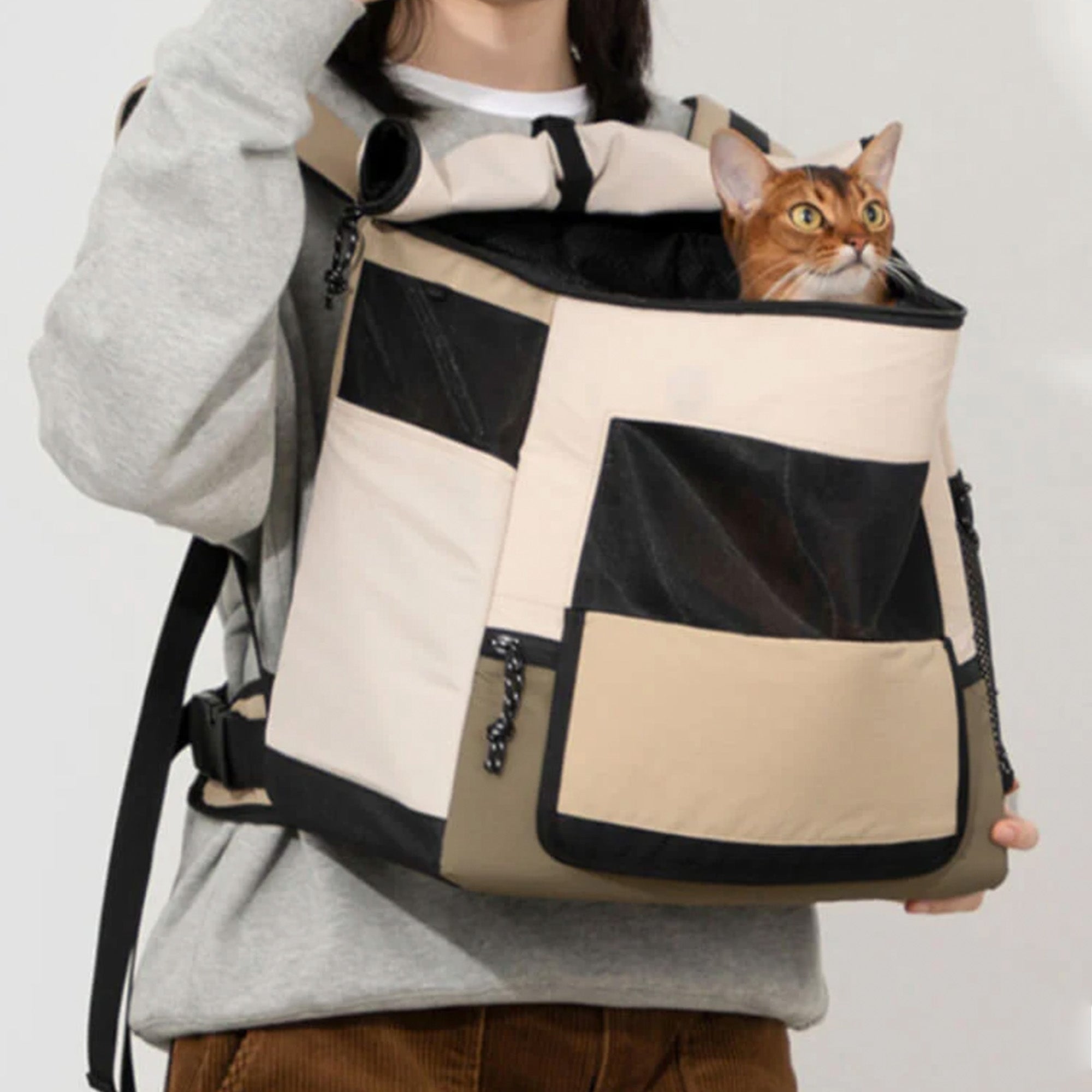 Wasserdichter Katzenrucksack, tragbare Outdoor-Tasche, beige-schwarz, für Reisen mit Haustieren.