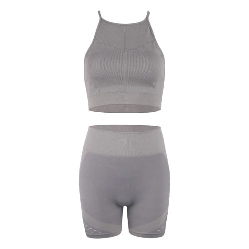 Graues nahtloses Sport-Set für Damen, bestehend aus Crop-Top und Shorts. Ideal für Fitness, Yoga und Workout. Atmungsaktiv und bequem.