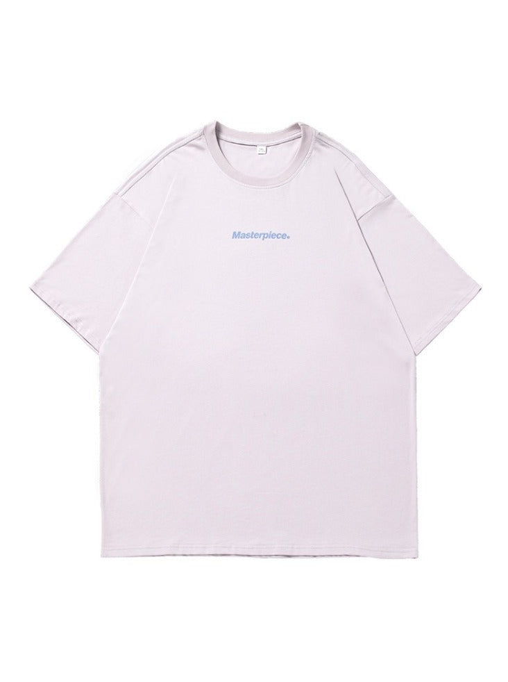 Weißes T-Shirt mit "Masterpiece"-Aufdruck, Unisex, aus Baumwolle, lässiger Stil, ideal für Streetwear und Freizeitmode. Hochwertige Verarbeitung.