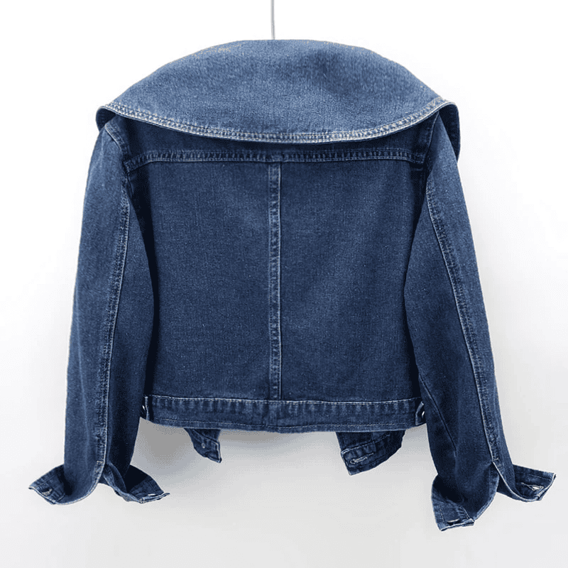 Dunkelblaue Jeansjacke, klassisches Design, hochwertige Denim-Qualität, ideal für modische Outfits, zeitloser Stil, vielseitig kombinierbar.