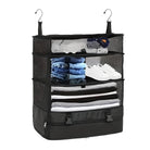Schwarzer hängender Kleiderschrank-Organizer mit Fächern für Kleidung und Schuhe.
