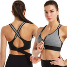 Frau in grauem Sport-BH mit Reißverschluss, Fitnessbekleidung, Push-up, Plus-Size, Rückansicht.