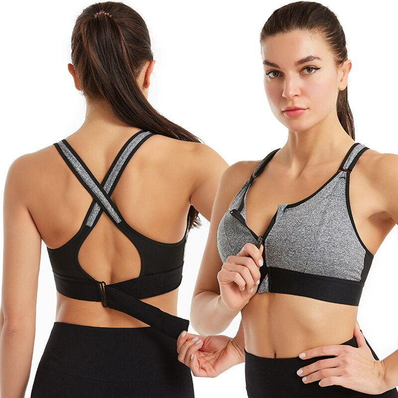 Frau in grauem Sport-BH mit Reißverschluss, Fitnessbekleidung, Push-up, Plus-Size, Rückansicht.